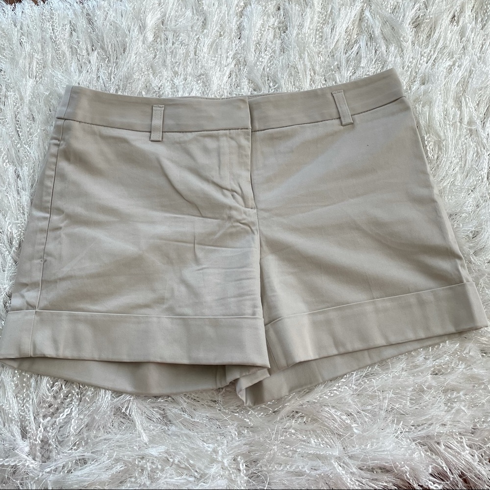 Express Women’s Light Tan Shorts sz 6